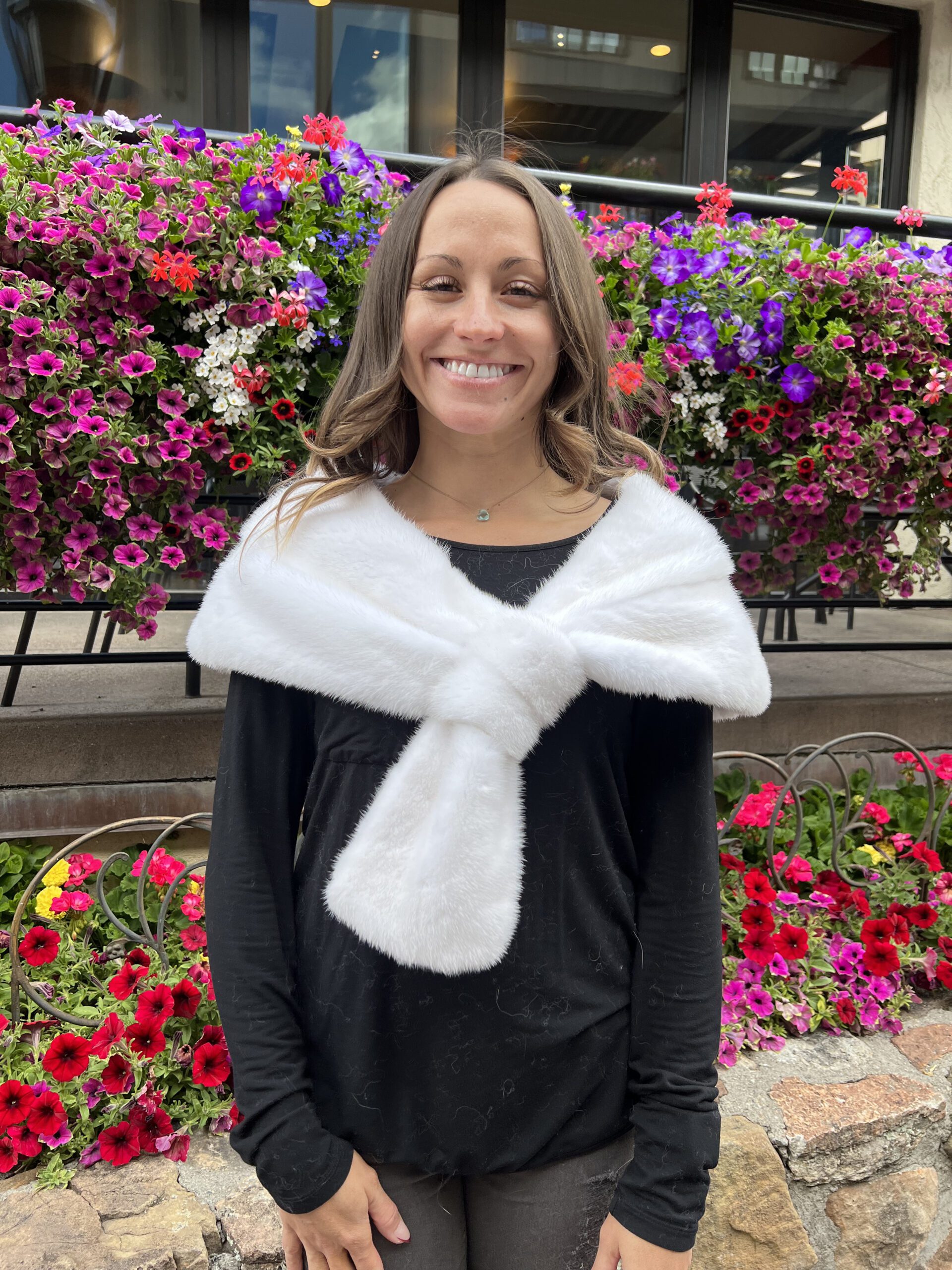 White mink stole with a soft, luxurious texture and elegant draped design by Fantasia Furs. White mink stole with a soft, luxurious texture and elegant draped design by Fantasia Furs.