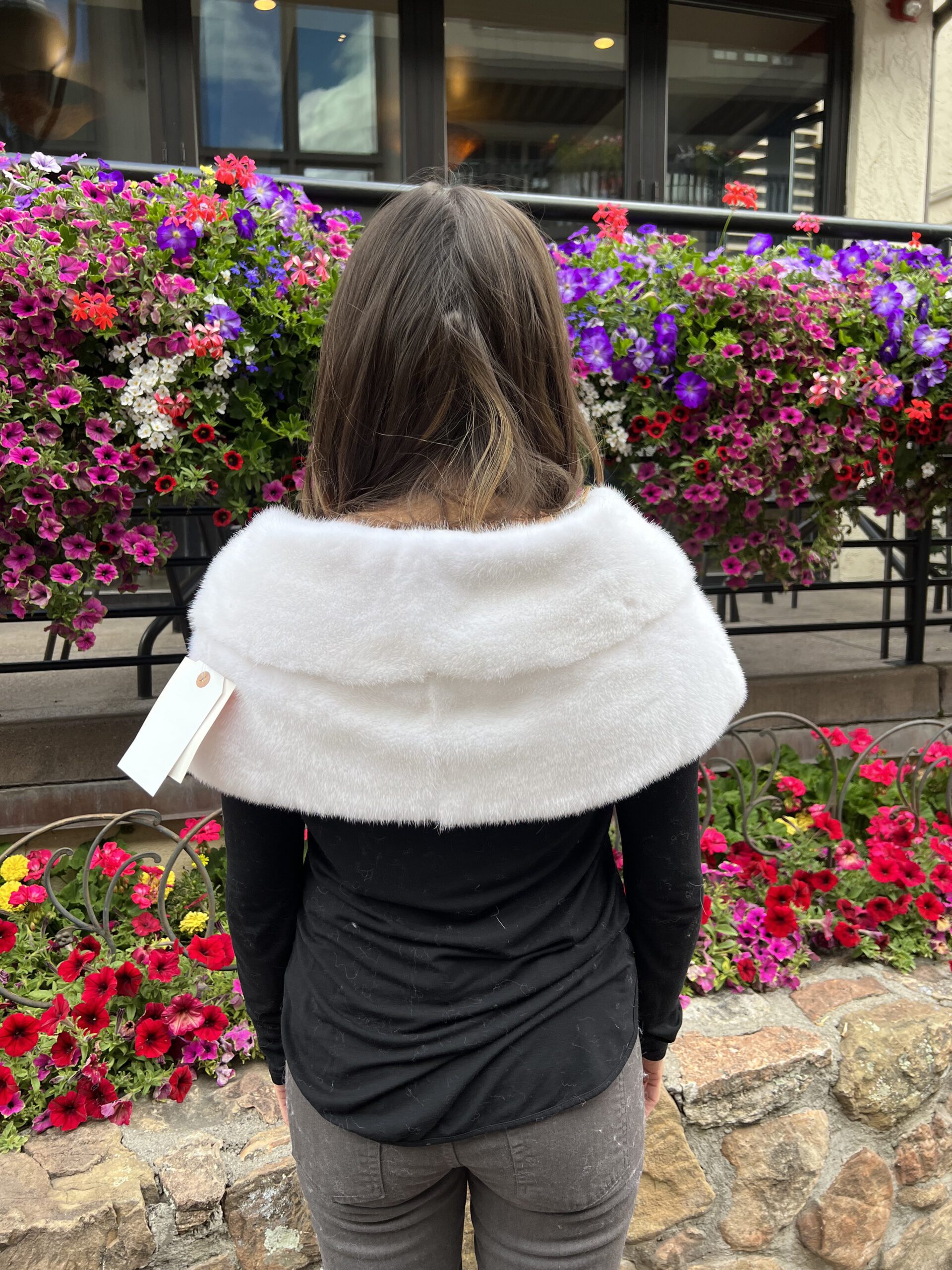 IMG_7465-scaled-1.jpg Our classic white mink stole is an elegant accessory. Its lovely white hue makes it a versatile accessory. Perfect for evening gowns, wedding dresses, or as a sophisticated touch to everyday wear.