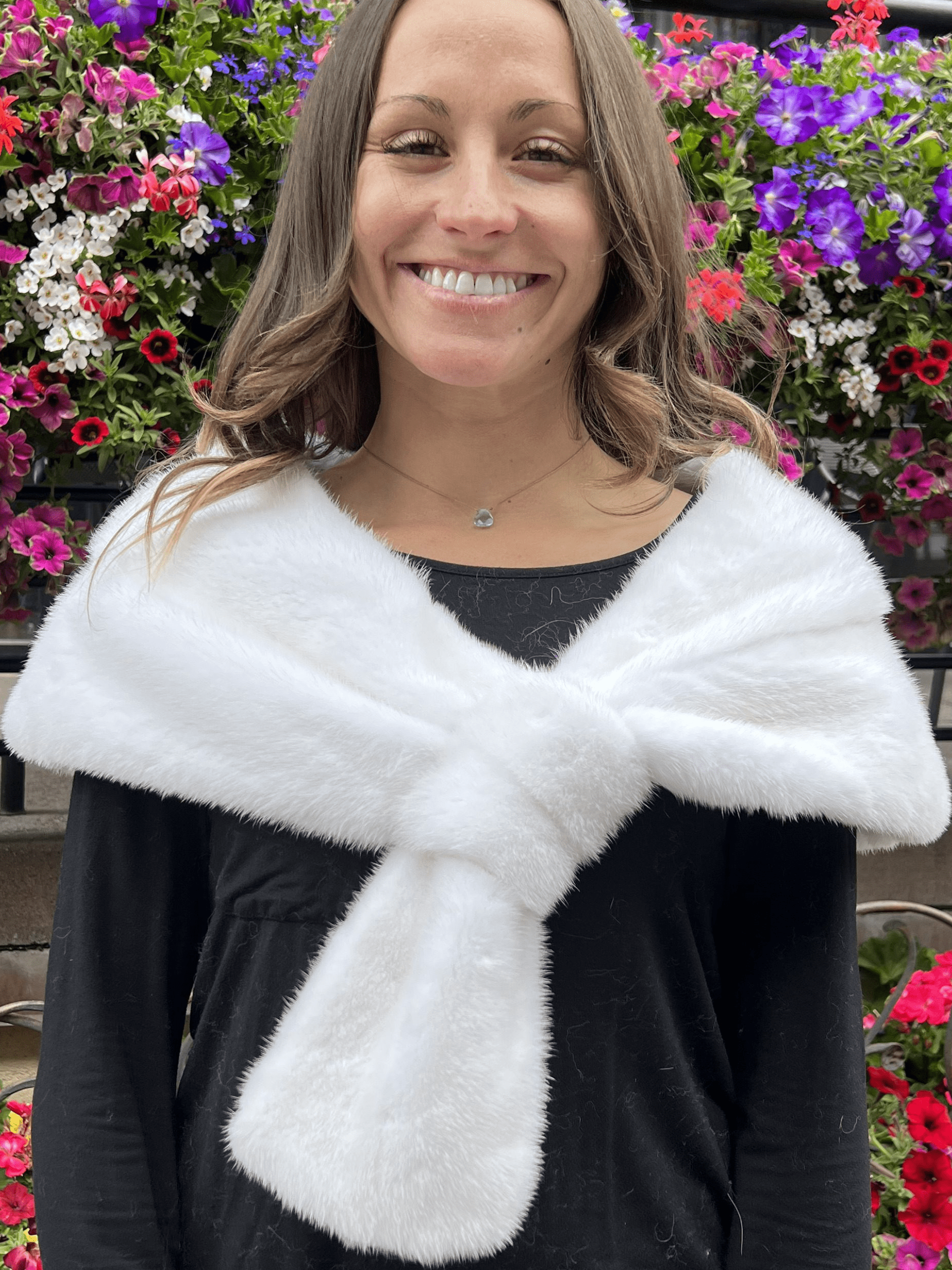 Untitled-design.png Our classic white mink stole is an elegant accessory. Its lovely white hue makes it a versatile accessory. Perfect for evening gowns, wedding dresses, or as a sophisticated touch to everyday wear.