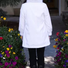 This white reversible mink coat with fox trim combines style and adaptability. The reversible design lets you switch between looks effortlessly. The soft white mink fur radiates elegance and warmth. The fox trim adds a touch of sophistication. As a result, this coat becomes a perfect choice for any occasion.