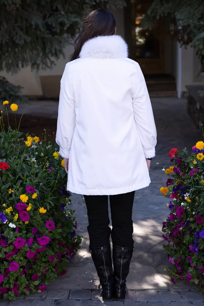 This white reversible mink coat with fox trim combines style and adaptability. The reversible design lets you switch between looks effortlessly. The soft white mink fur radiates elegance and warmth. The fox trim adds a touch of sophistication. As a result, this coat becomes a perfect choice for any occasion.