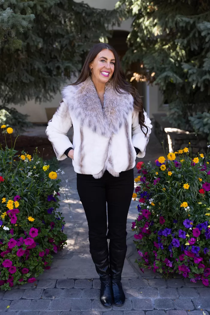 This natural sapphire cross mink jacket with platinum fox trim offers elegance and warmth. The mink’s unique pattern pairs beautifully with the soft platinum fox trim. Additionally, its luxurious design adds a refined touch to any outfit.