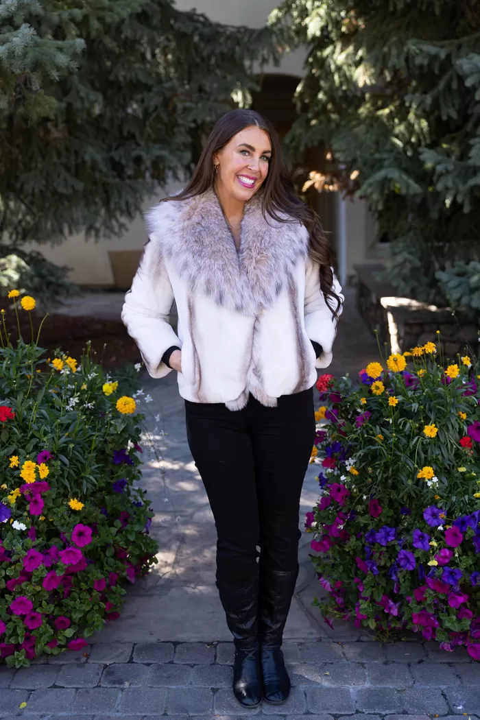 This natural sapphire cross mink jacket with platinum fox trim offers elegance and warmth. The mink’s unique pattern pairs beautifully with the soft platinum fox trim. Additionally, its luxurious design adds a refined touch to any outfit.