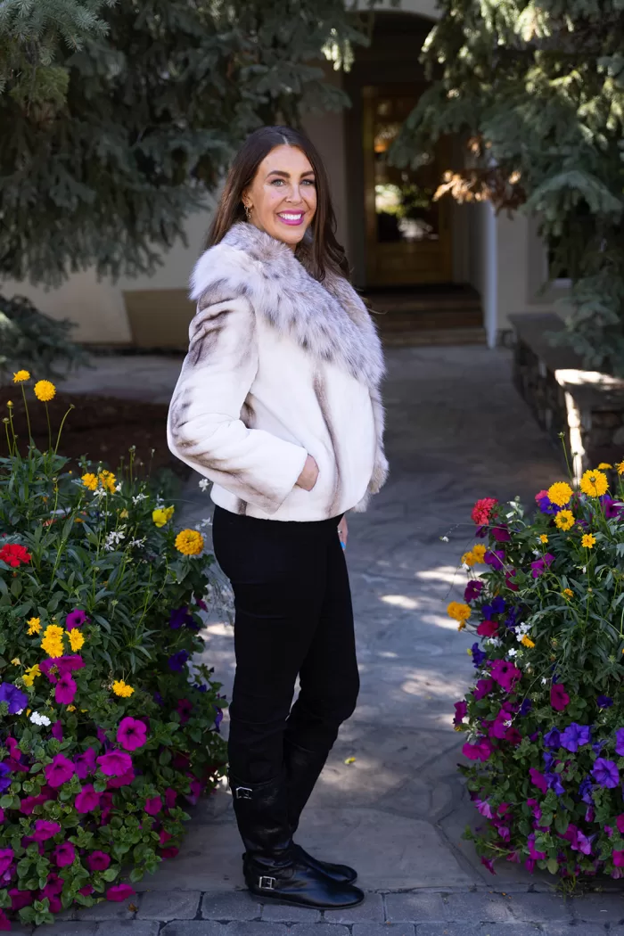 This natural sapphire cross mink jacket with platinum fox trim offers elegance and warmth. The mink’s unique pattern pairs beautifully with the soft platinum fox trim. Additionally, its luxurious design adds a refined touch to any outfit.