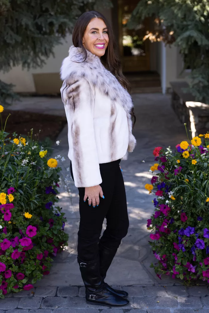 This natural sapphire cross mink jacket with platinum fox trim offers elegance and warmth. The mink’s unique pattern pairs beautifully with the soft platinum fox trim. Additionally, its luxurious design adds a refined touch to any outfit.