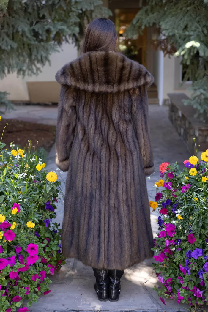 This natural Russian sable coat exudes luxury and warmth. Furthermore, its rich, soft fur offers unmatched comfort and timeless elegance. The classic design complements both formal and casual outfits. This coat is a perfect choice for any winter occasion.