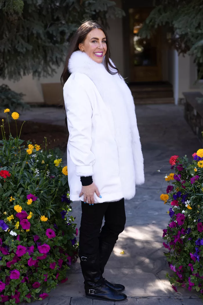 This white reversible mink coat with fox trim combines style and adaptability. The reversible design lets you switch between looks effortlessly. The soft white mink fur radiates elegance and warmth. The fox trim adds a touch of sophistication. As a result, this coat becomes a perfect choice for any occasion.