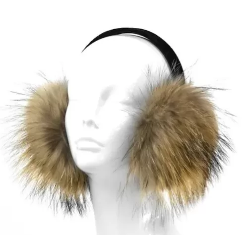 Our finn raccoon earmuffs keep your ears warm with soft, fluffy fur. Their natural tones add charm. Additionally, they pair well with any winter outfit.