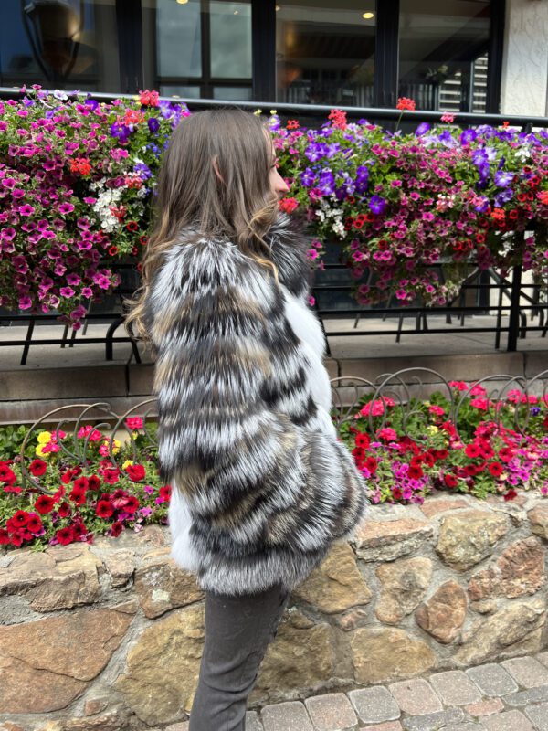 Our women's multi-colored fox jacket stands out for its warmth and playful design. This jacket is a great choice for anyone looking to add a statement...