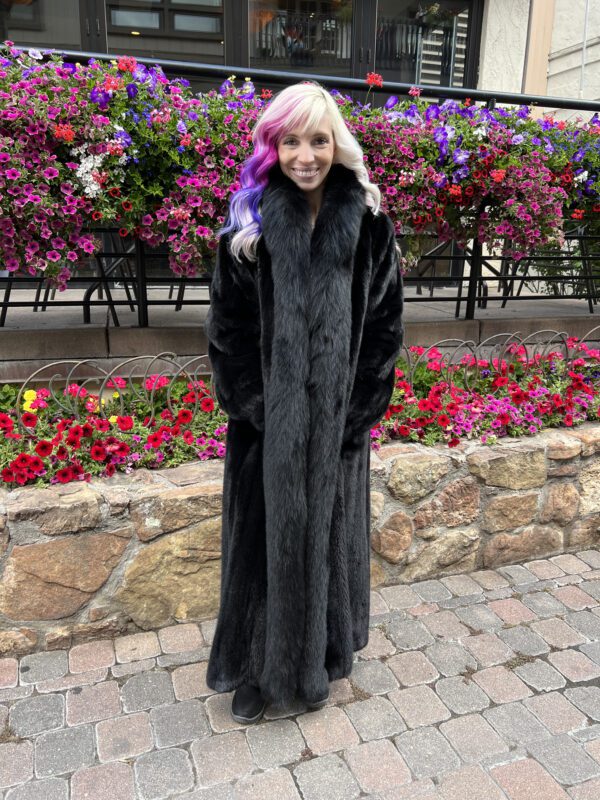 Our full length reversible black mink coat with black fox tuxedo trim is luxe and timeless. The versatility of this coat allows for a transition from luxury to a more subdued elegance. It's a perfect choice for both formal events and casual outings.