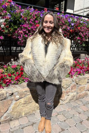 Our natural golden island fox fur jacket is a stunning piece that radiates luxury and warmth. This jacket has a unique blend of rich, golden hues that...