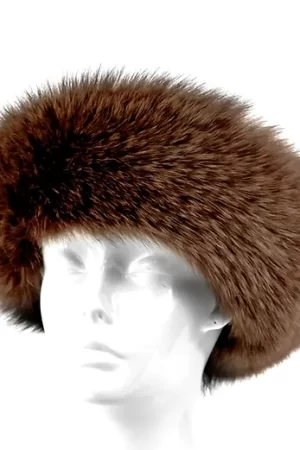 Our dyed chocolate fox fur headband is a luxe, stylish accessory that is warm and elegant. Made with soft fox fur, it provides comfort and keeps you...