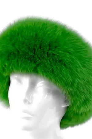 Our kelly green fox fur headband is a luxe, stylish accessory that is warm and elegant. Made with soft fox fur, it provides comfort and keeps you warm...